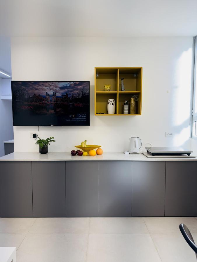 Amazing 2Rooms Apt In Bat Yam - Step By The Beach Exterior photo