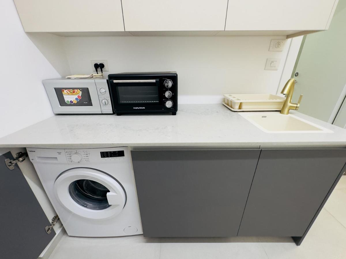 Amazing 2Rooms Apt In Bat Yam - Step By The Beach Exterior photo